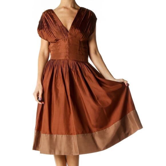 BCBGMaxAzria Dresses & Skirts - BCBGmaxazria Silk Dress Womens 6 Brown Pleated Sash Fit Flare Midi Greek Goddess